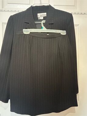 Petite Sophisticate size 10P Black Pinstripe Professional  Skirt suit (2 piece)